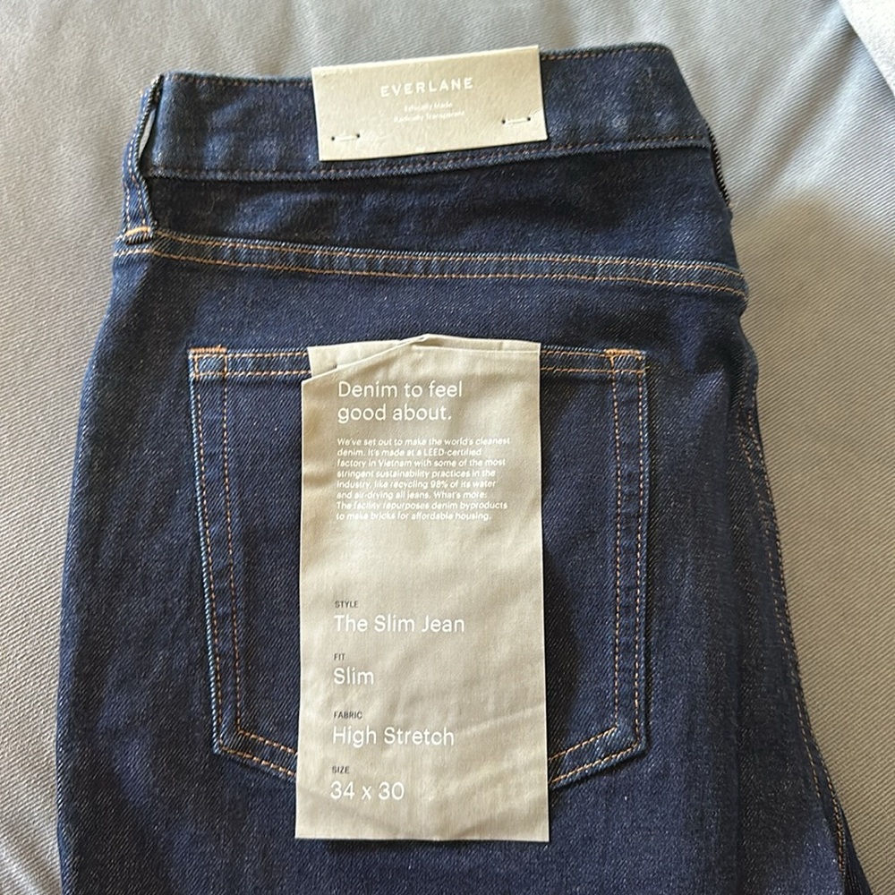 Everlane - Men’s The Slim Performance Denim Jeans in Dark Indigo - Picture 7 of 8
